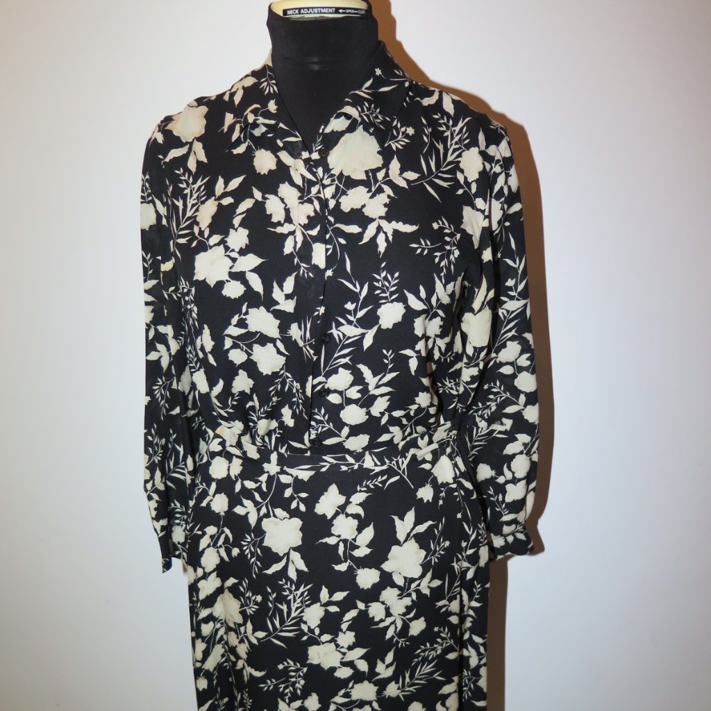 3 Piece Jones Of Ny Skirt Set Skirt Set Flowered Black Cream/Beige